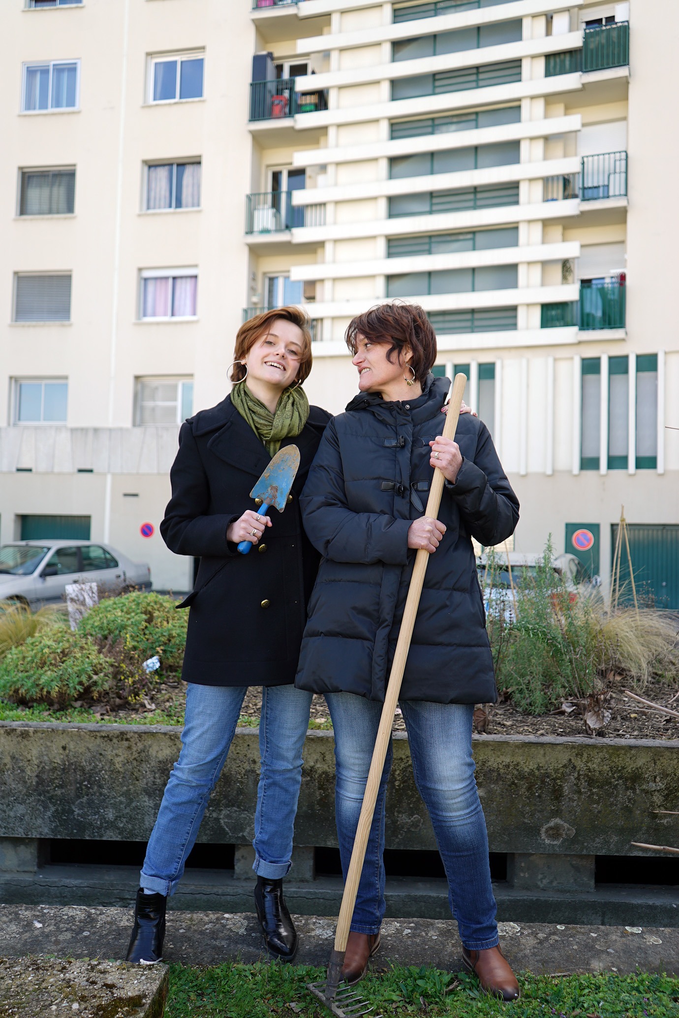 Katia et Chiara avec leur potager