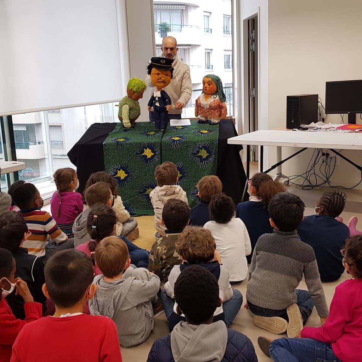 Aidez les enfants en hébergement temporaire à avoir accès à la scolarité