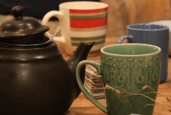 image tasses sur une table