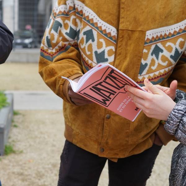 Distribuez un guide d’information à destination de personnes exilées