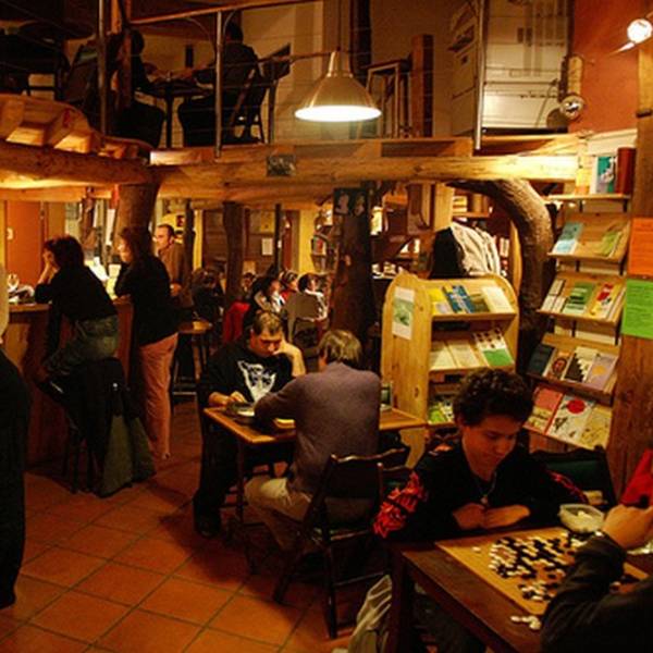 Faites vivre un café qui (dé)lie les langues