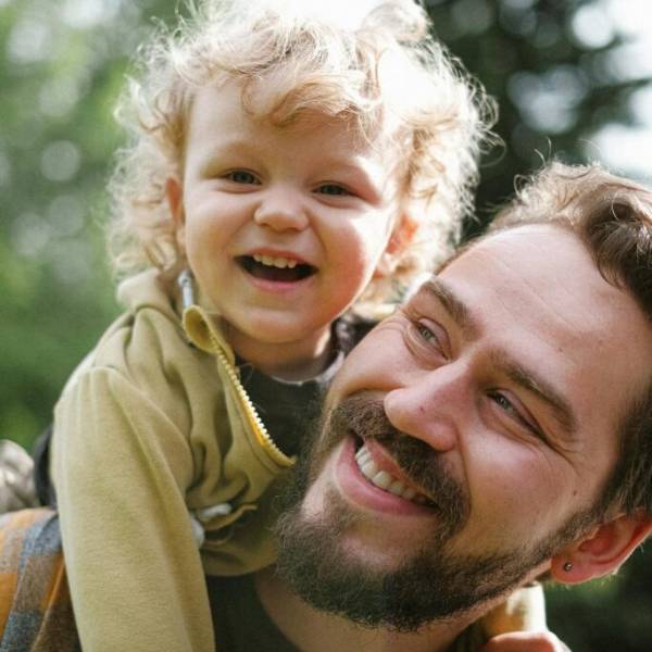 Partagez une relation privilégiée avec un enfant en difficulté familiale