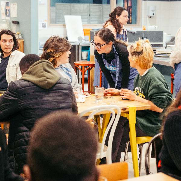 Favorisez la mixité sociale et luttez contre l’isolement